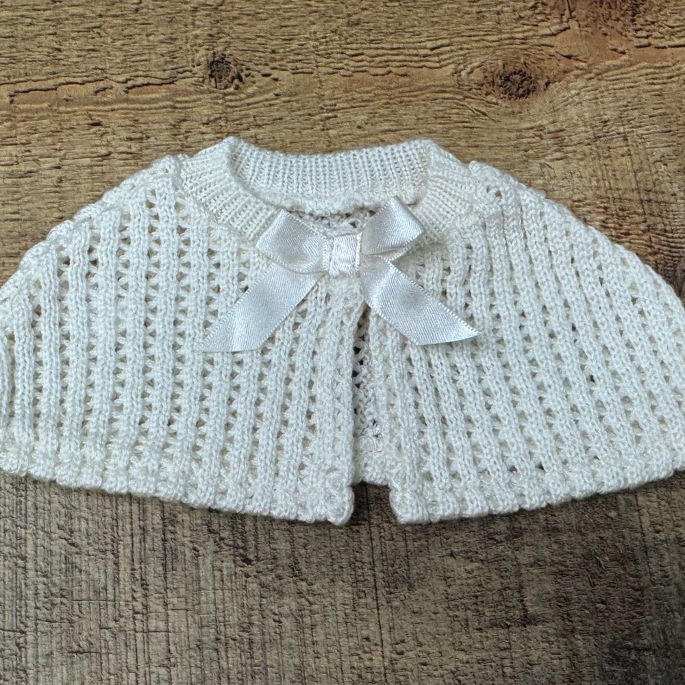 American Girl Rebecca Rubin Costume Chest Cream Knit Shawl Capelet Ribbon Bow